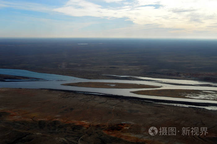 哈萨克斯坦沙漠中的锡尔河阿姆河河