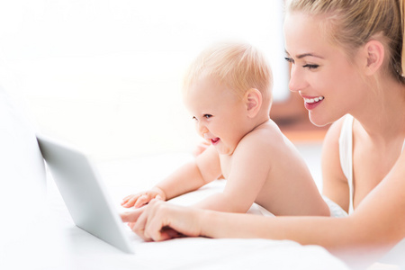 母亲和婴儿使用的便携式计算机