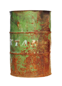 老生锈的金属桶油分离在白色的背景下,具有剪切路径照片