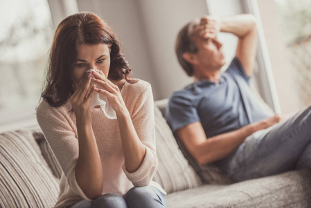 夫妻打架严重图片