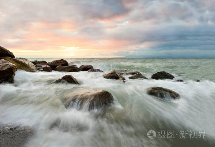 海洋波浪日落