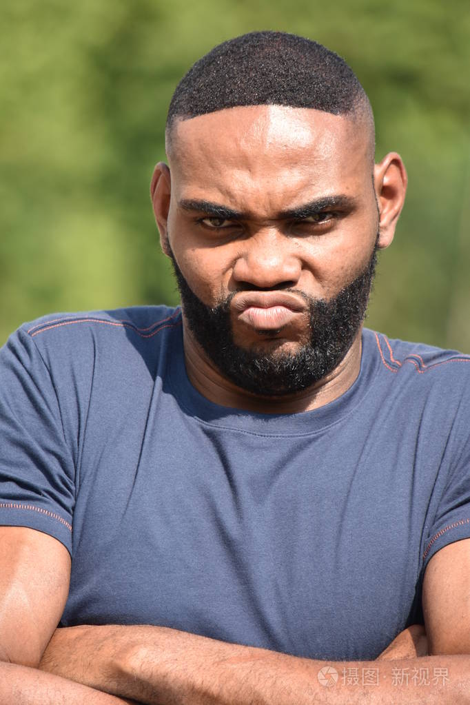 顽固的黑人成年男性