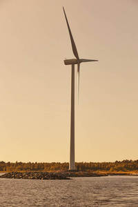 风车在波罗的海。可再生清洁能源和绿色能源