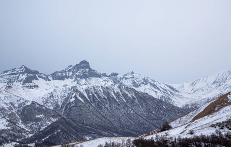 山风景。美丽的岩石景观, 风景如画的峡谷, 野生北高加索的性质