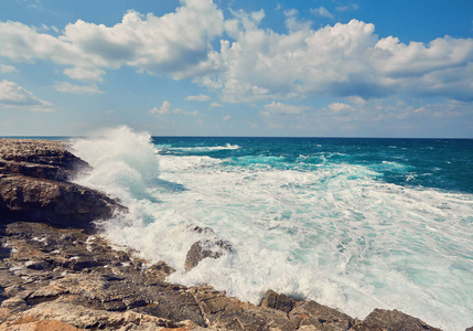 风暴海和宽传播的波浪, 塞浦路斯