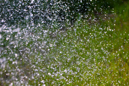 和雨水滴水