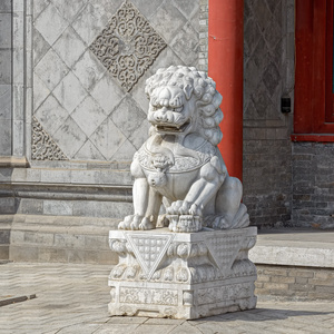 中国石狮华人庙宇门口摄影图