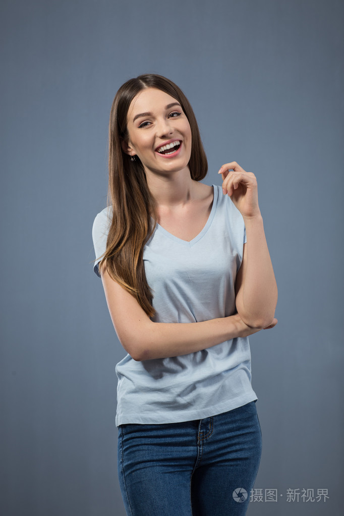 性格开朗的女孩表达阳性