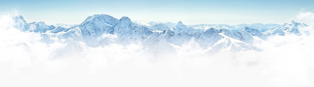 在高加索地区，布鲁斯山，俄罗斯的冬天山的全景