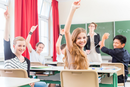 老师的学生在学校的课堂教学