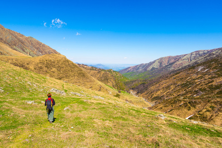 在阿尔卑斯山徒步旅行全景小径