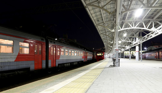 晚上乘火车到莫斯科客运站台贝尔罗斯基铁路
