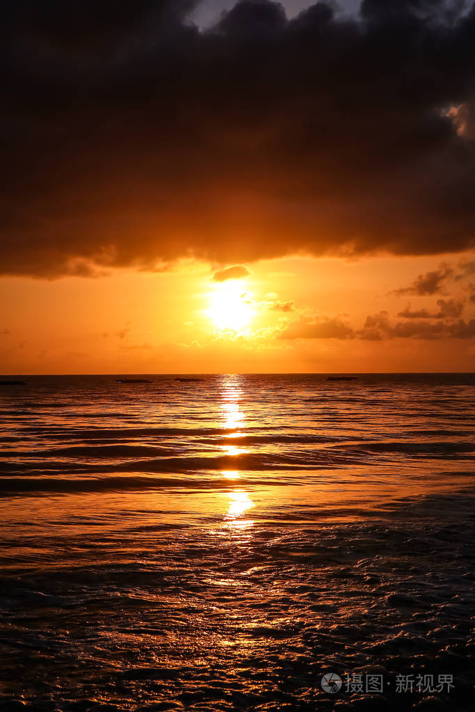日出在海上美丽.香格里拉
