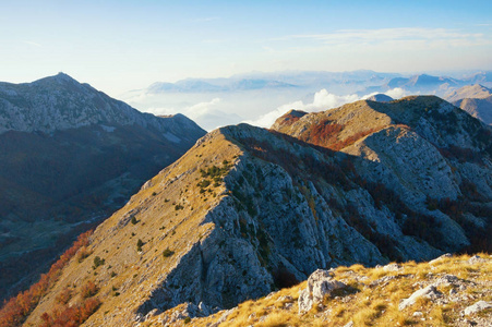 美丽的山风景。从 Jezerski vrh 峰 Lovcen 国家公园景观。黑山