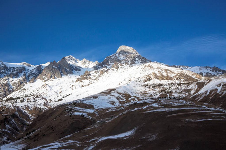 山风景。美丽的岩石景观, 风景如画的峡谷, 野生北高加索的性质