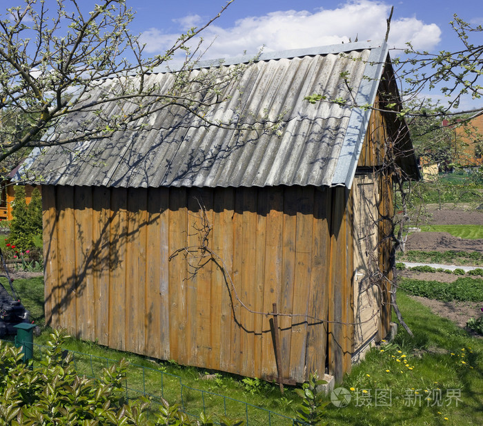 春天花园自制的棚子