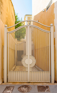 房子的老式铁门照片