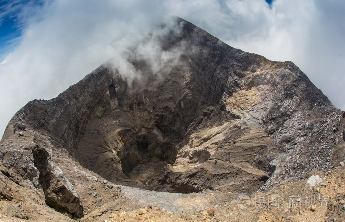 kratern av vulkan bromo vid soluppgng tid. Indonesien火山溴在日出时的火山