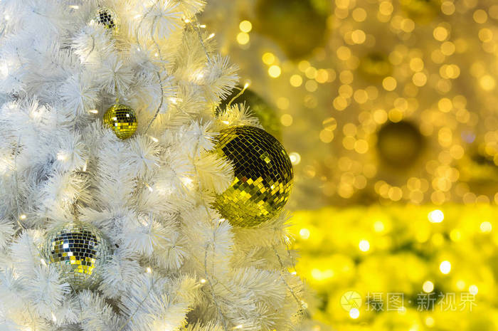 新年前夕圣诞树装饰球摆设冬天，圣诞节庆祝概念