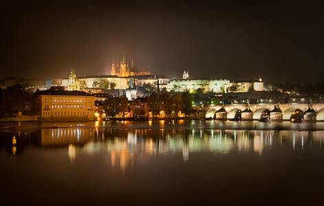 查理大桥和圣维特大教堂，布拉格，捷克共和国
