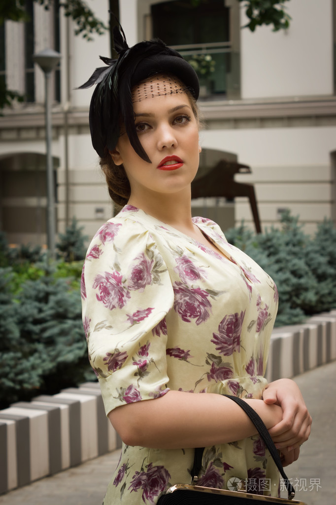 复古风格非常漂亮的苏联女孩是莫斯科露宿街头了