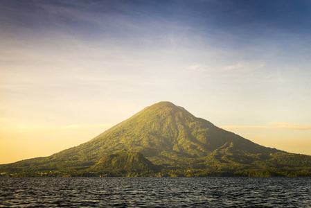 关于兰湖火山 Toliman