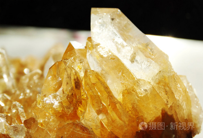 黄水晶geode地质晶体