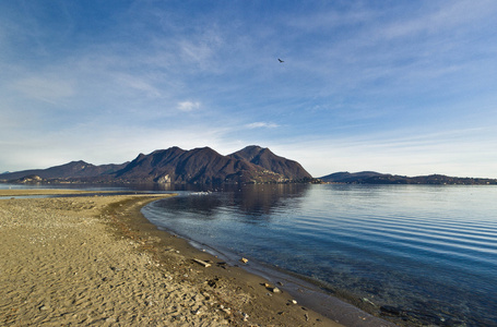 山外有湖