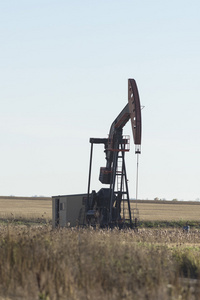 北达科他州的油井图片