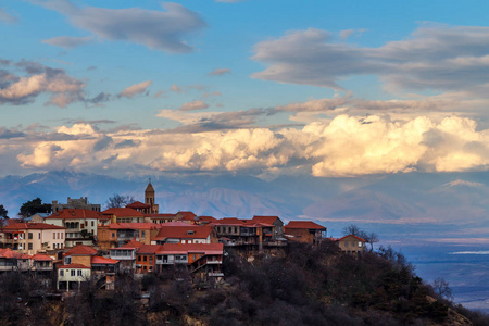Signagi 格鲁吉亚城镇观与云彩在背景, Kakhet