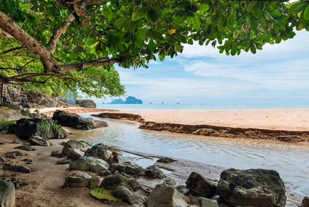 一条小河流向大海, 流入海洋