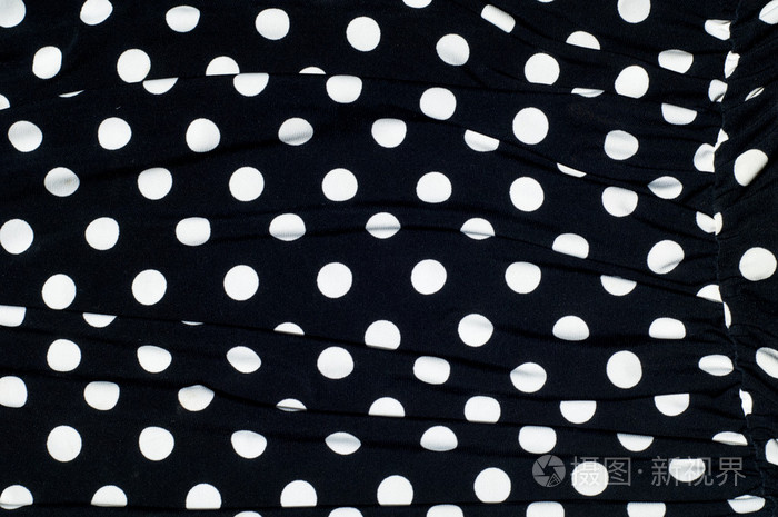 在一个黑色的白色的圆点