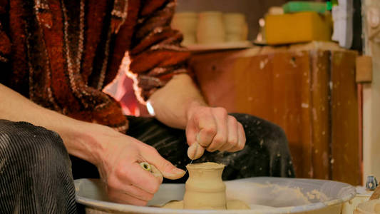 专业  波特雕刻杯子用特殊工具在乐天陶社