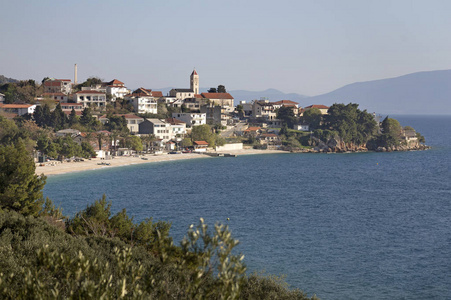 山区 biokovo 山下亚得里亚海沿岸马卡尔斯卡海滨格拉达茨旅游村