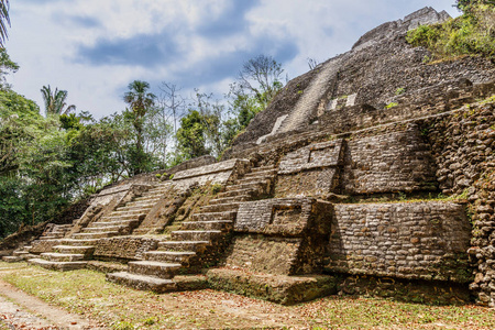 Lamanai 古老玛雅文明城中央古金字塔