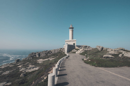 在西班牙的海岸上的灯塔