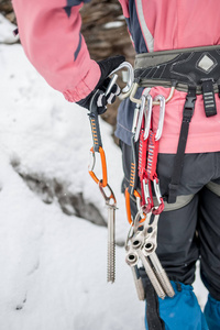 在运动员冰上攀登的吊带套吊索