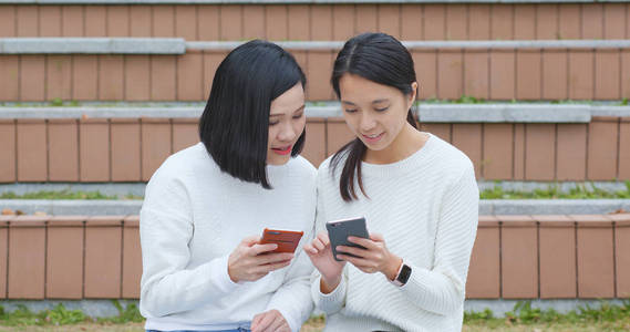 女孩的朋友聊天图片