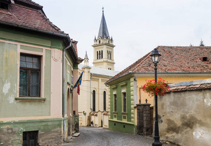 Bastionului 街通向罗马天主教教堂城堡的古城。Sighisoara 城市在罗马尼亚