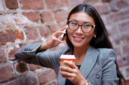 室外的女人