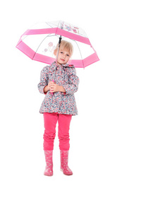 小可爱的女孩，带着一把伞，穿着五颜六色的裙子，与世隔绝