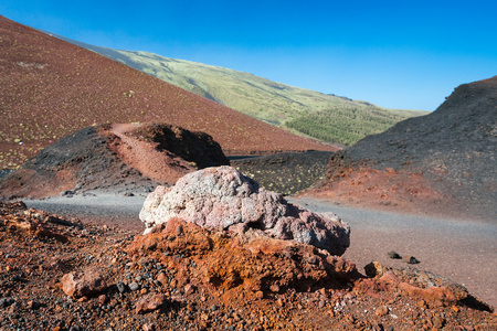 在意大利西西里岛埃特纳火山坑