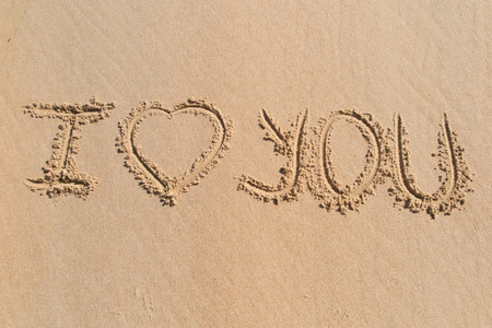 情人沙滩我爱你,情人节写在沙滩上照片