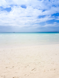 海洋, 白色海滩蓝天沙子太阳日光松弛设计明信片和日历的景观观