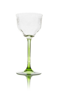 古色古香的水晶酒杯在白色背景被隔绝了