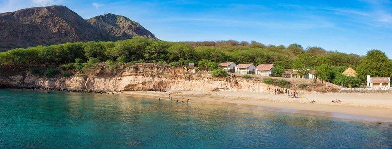 在 Santiago 岛在海角过去式过去分词圣菲海滩的全景视图