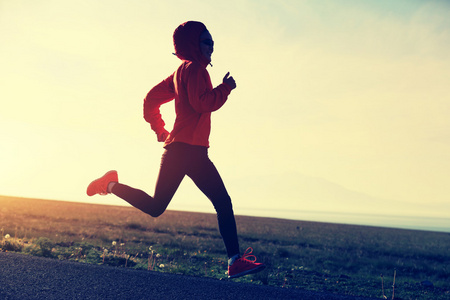 健身的女跑步运动员照片