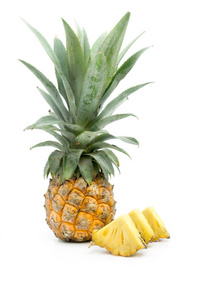 莱 Phulae 菠萝半片和白色背景切片