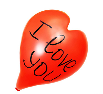 手写文字我爱你在红心气球。在白色背景上隔离