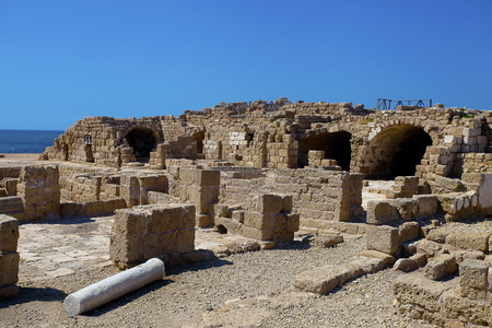 在该撒利亚的古代建筑物废墟